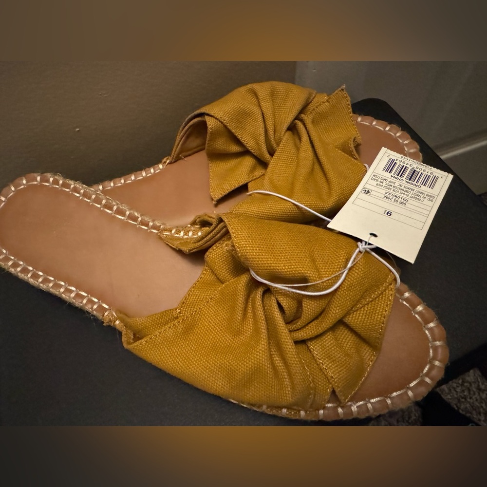 NWT Yellow Universal Thread Sandals